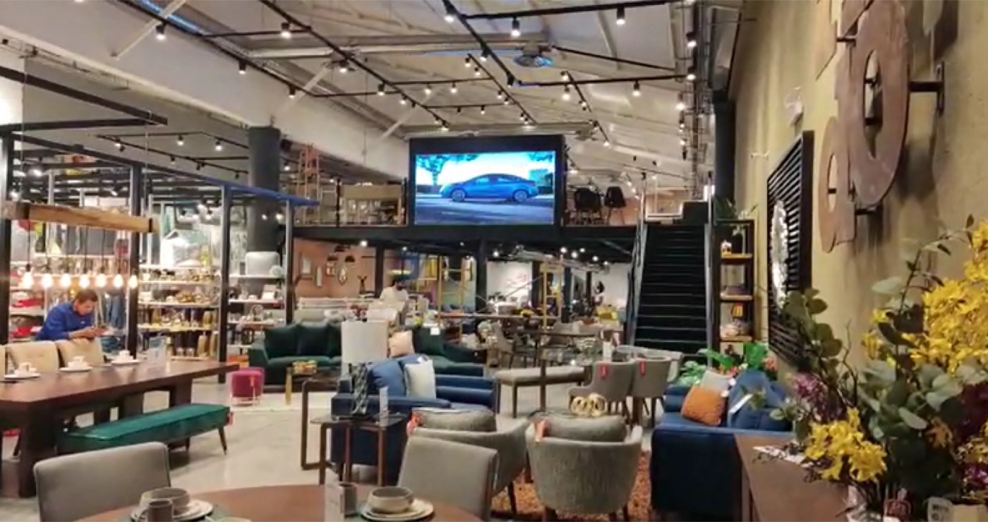 Pantalla LED de interior en la tienda Tamarindo